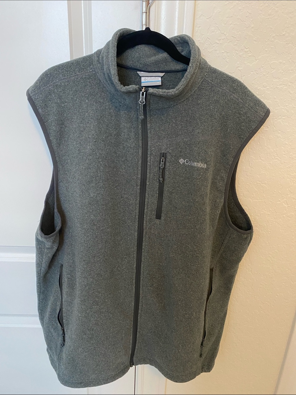 Columbia Men's Gray Full-Zip Fleece Vest